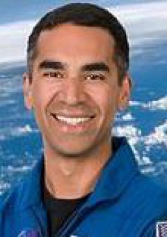 ����� ����