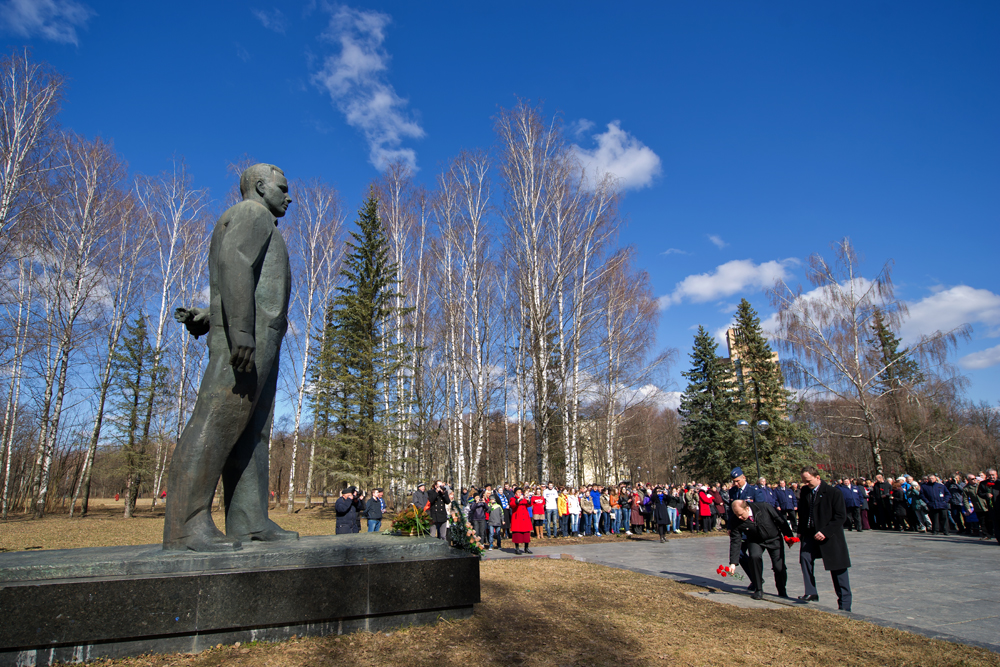 Где находится звездный городок. Звёздный городок Московская область. Памятник Юрию Гагарину (Звёздный городок). Звёздный городок Щелково. Памятник Гагарину в Звездном Городке.