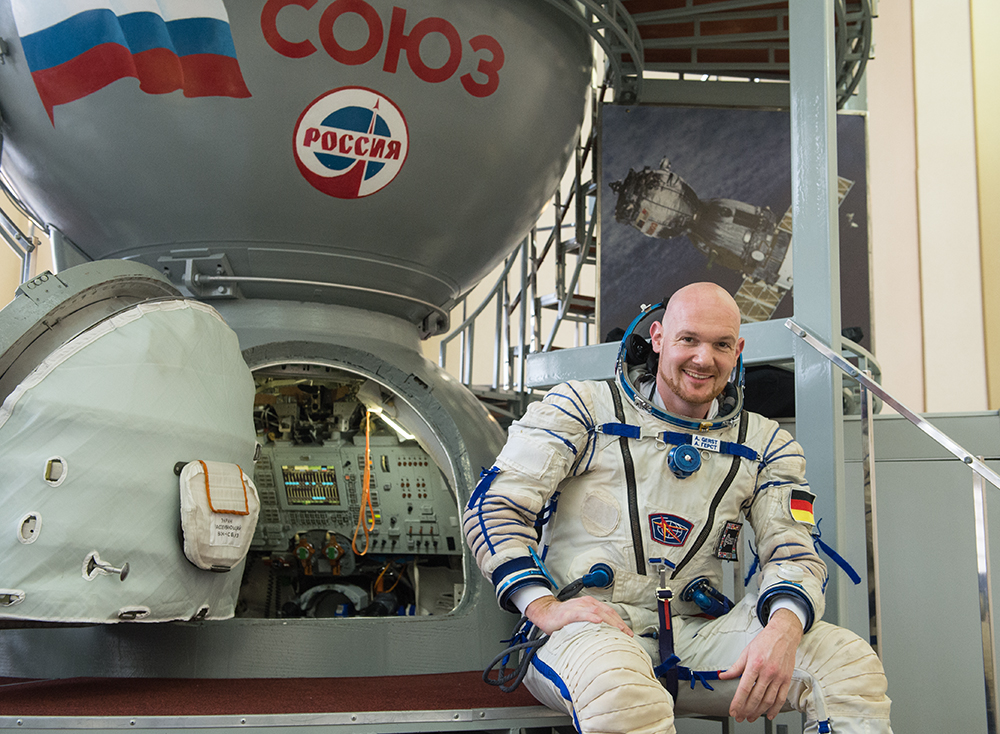 Какой космонавт проходил обучение в липецком авиацентре