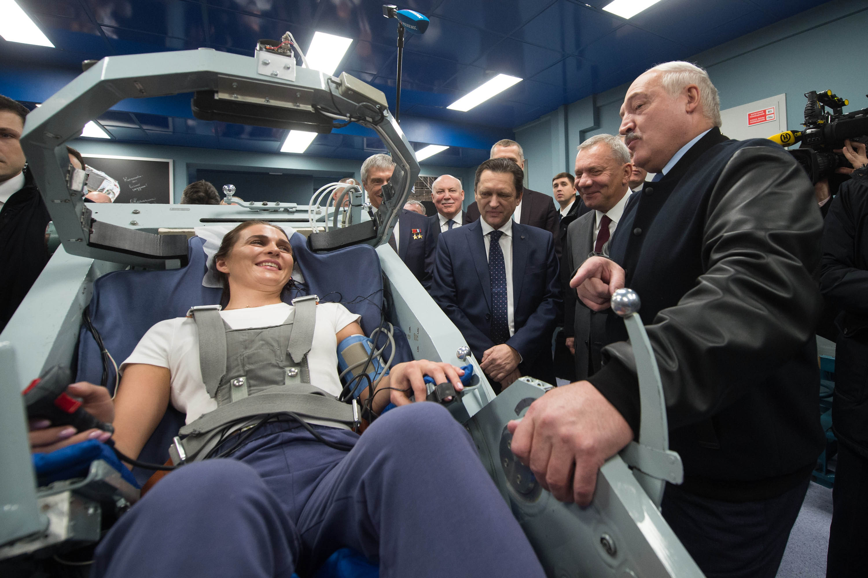 Полет белоруски в космос. Космонавты. Лукашенко в центре подготовки Космонавтов фото. Центр подготовки Космонавтов имени ю а Гагарина. Гагарин во время подготовки в космонавты.