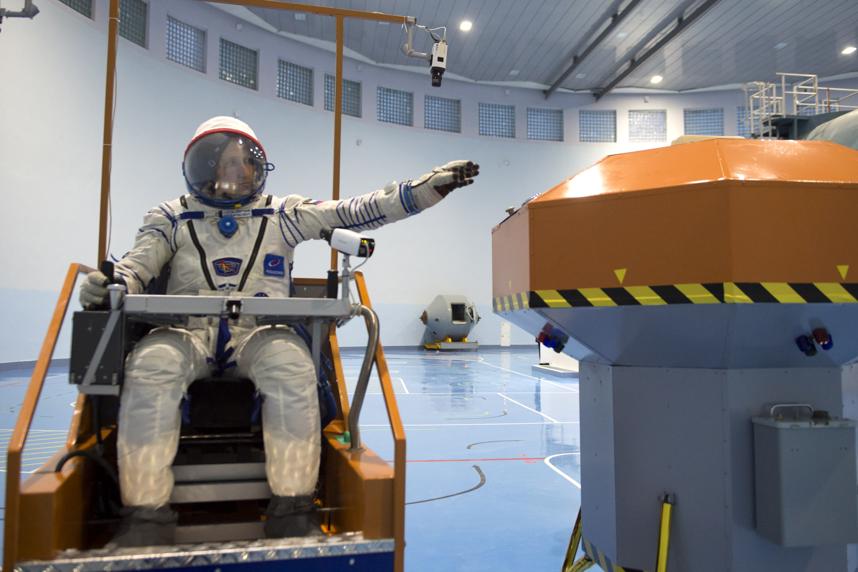 Какой космонавт проходил обучение в липецком авиацентре