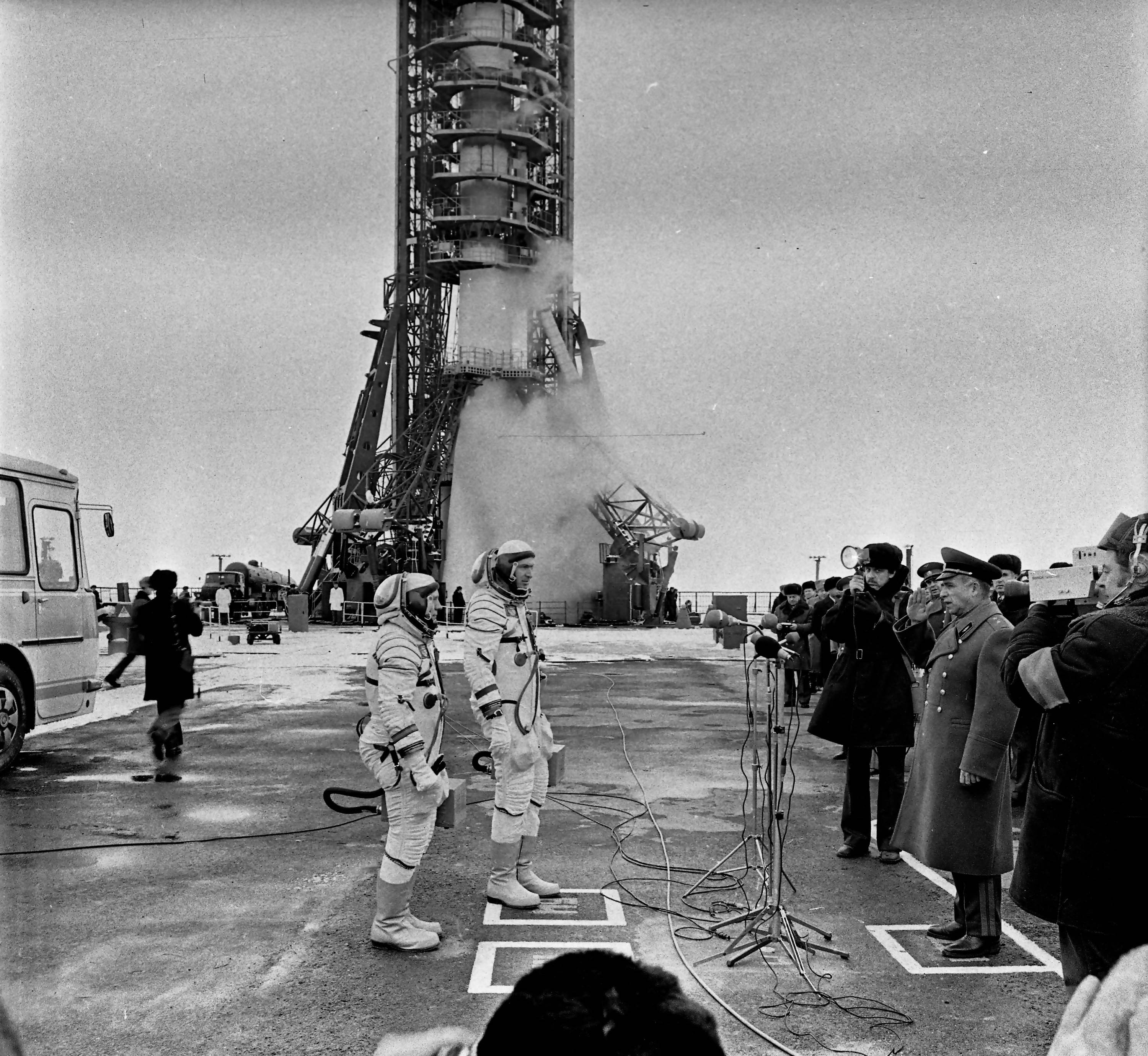 Первый полет ракеты с человеком. Полёт Юрия Гагарина в космос. Первый полет человека в космос.