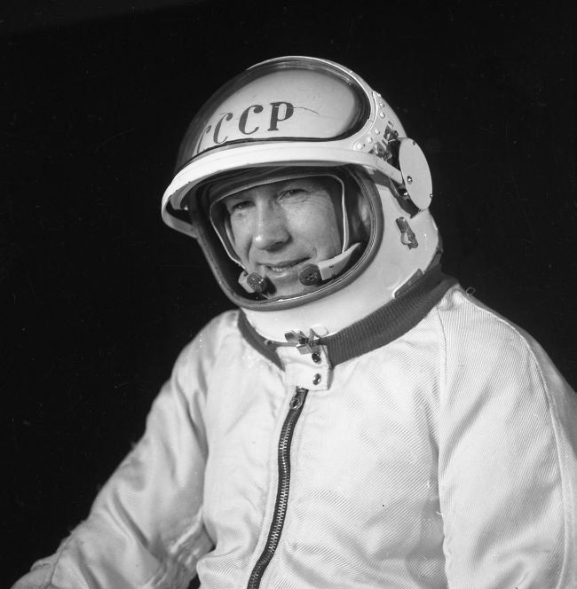 Выход человека в открытый космос 1965