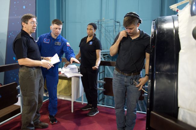 Falcon 9 (Dragon Crew-8 USCV-8) - KSC - 4.3.2024 DSC_9265