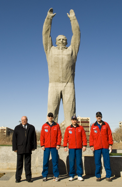 Vozlozghenie Cvetov Gagariny dyb ek2