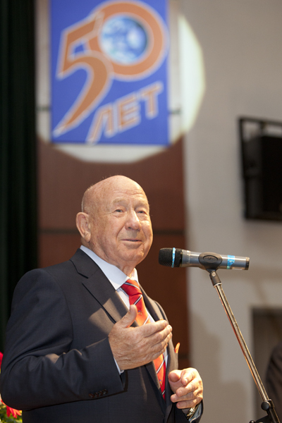 Leonov